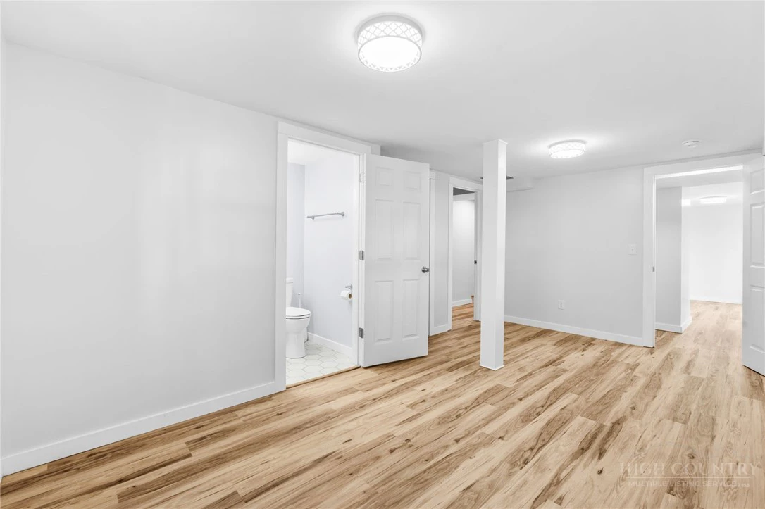 Image number 5 for the current listing