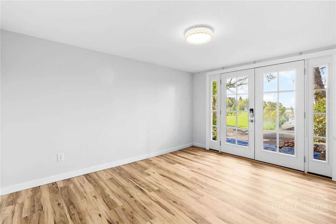 Image number 7 for the current listing