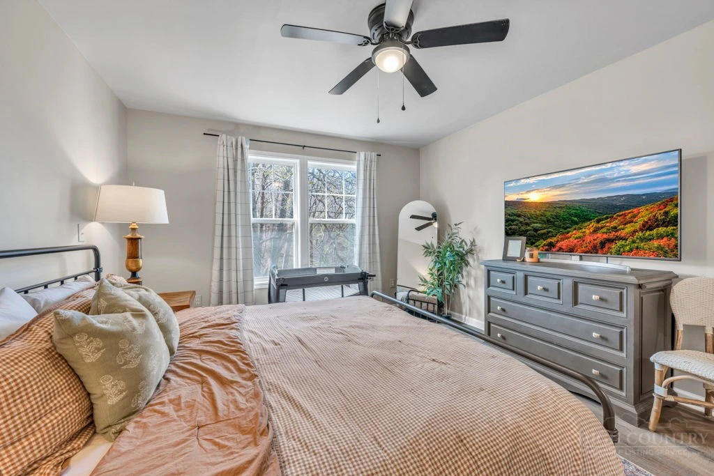 Image number 8 for the current listing