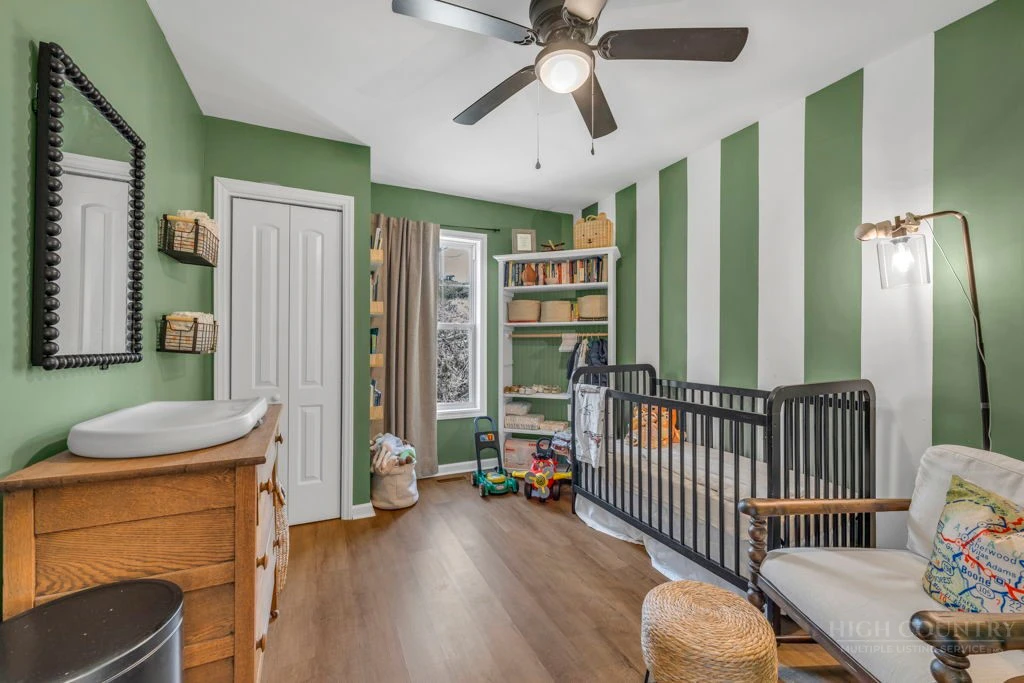 Image number 2 for the current listing