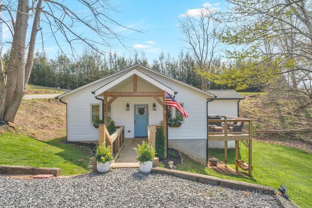 Image number 1 for the current listing