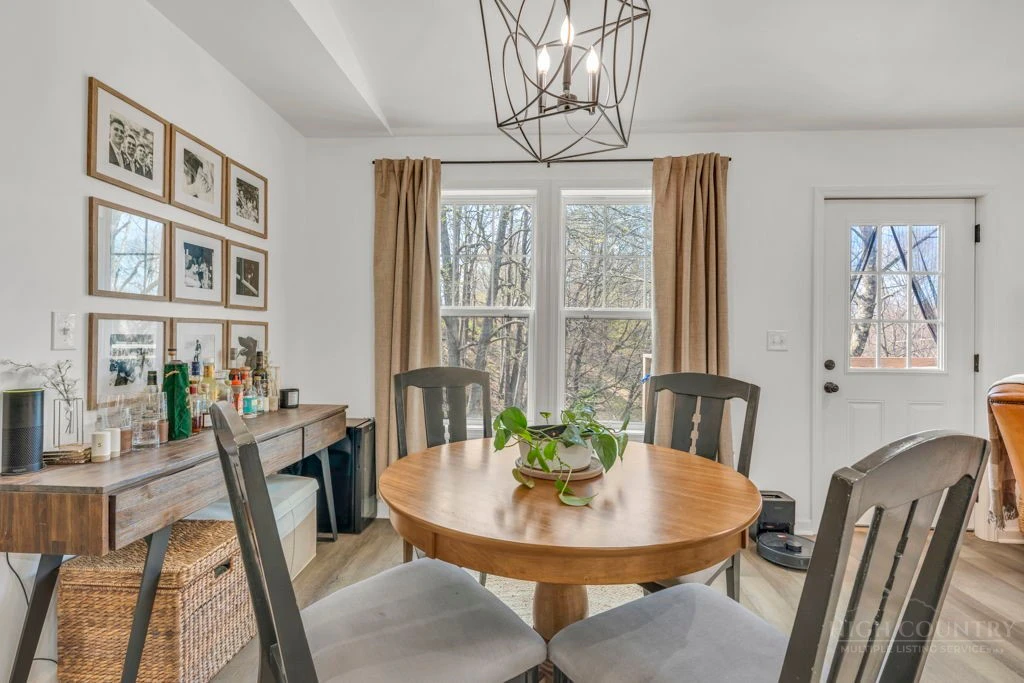 Image number 5 for the current listing