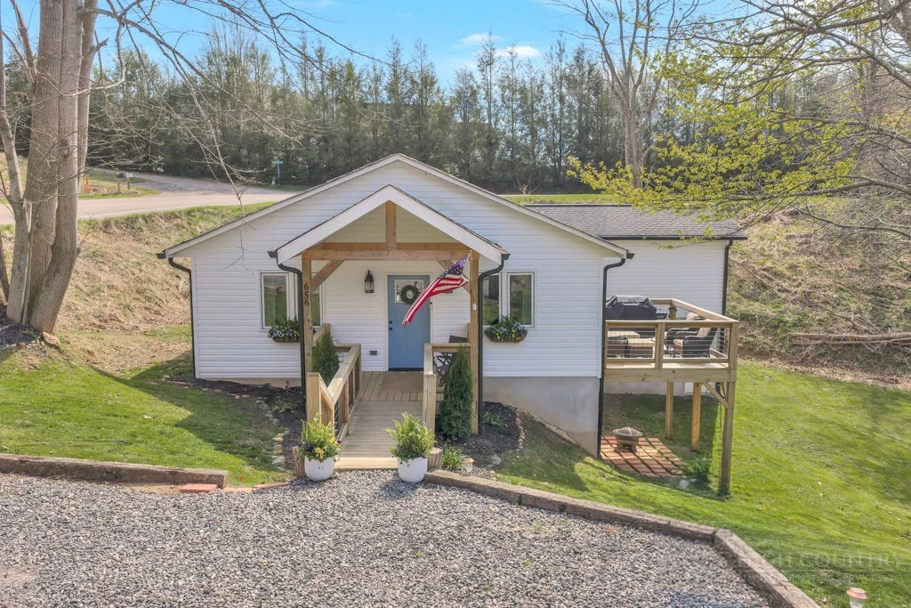 Image number 17 for the current listing