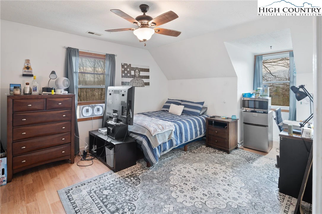Image number 3 for the current listing