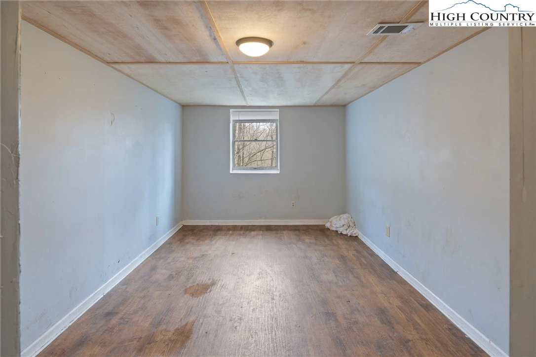 Image number 9 for the current listing