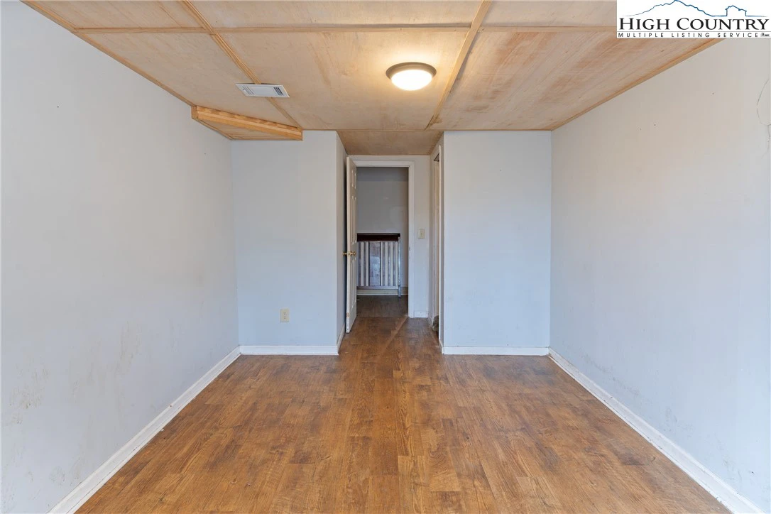 Image number 10 for the current listing
