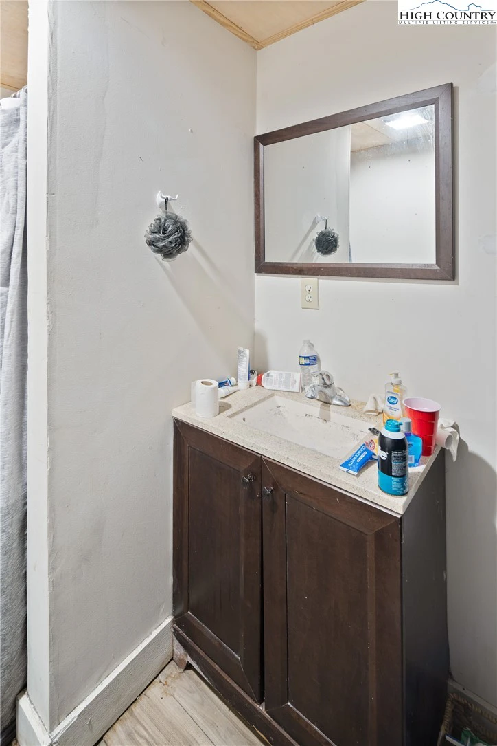 Image number 11 for the current listing