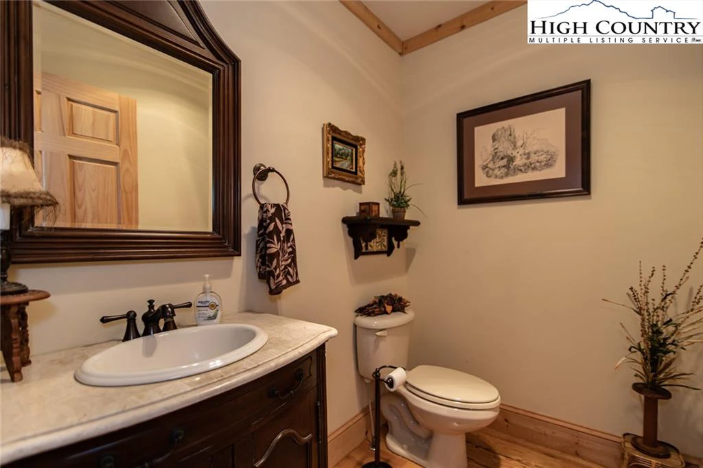Image number 3 for the current listing