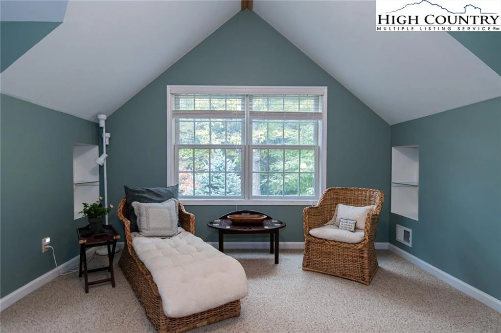 Image number 2 for the current listing