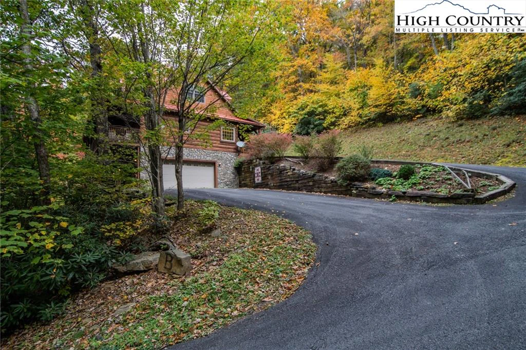 Image number 19 for the current listing
