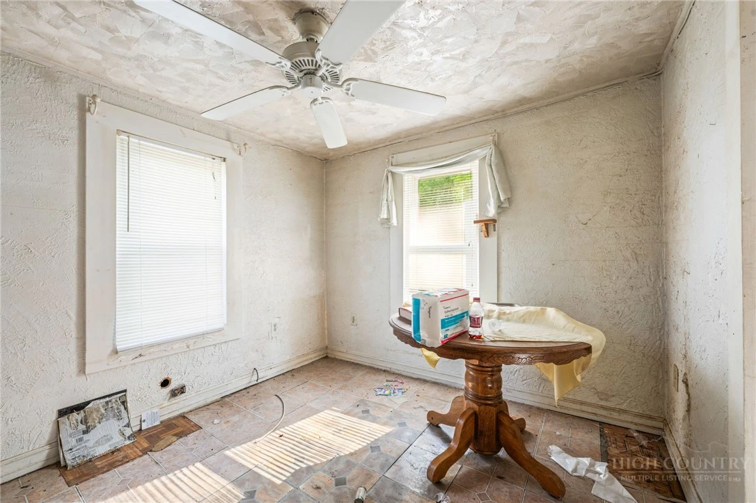 Image number 6 for the current listing