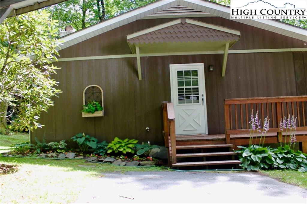 Image number 1 for the current listing