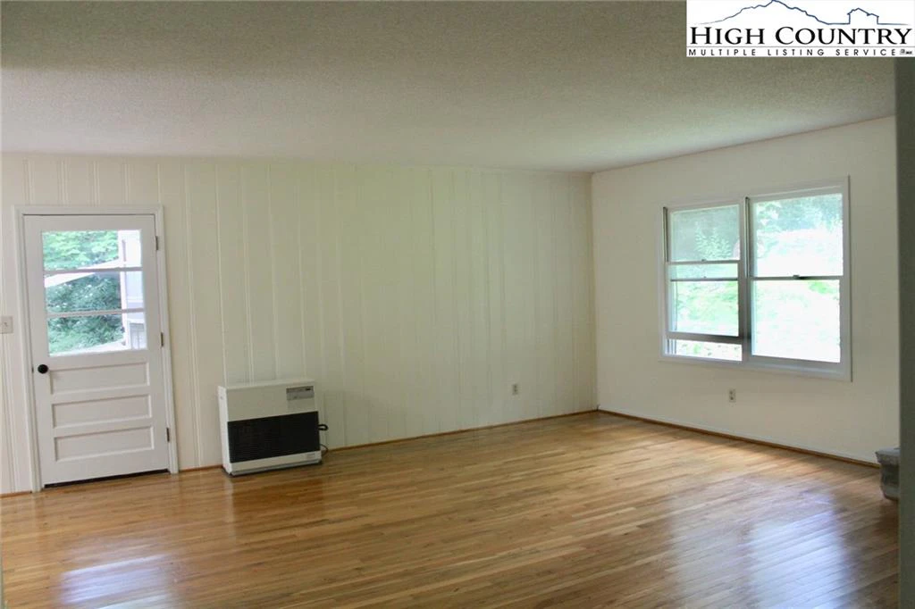 Image number 12 for the current listing