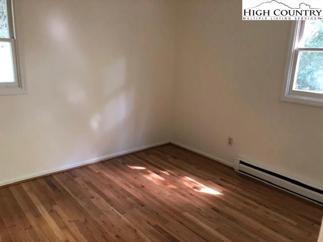 Image number 10 for the current listing