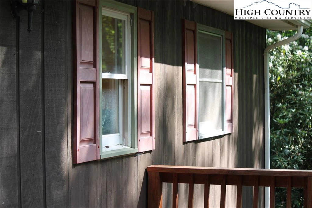 Image number 18 for the current listing