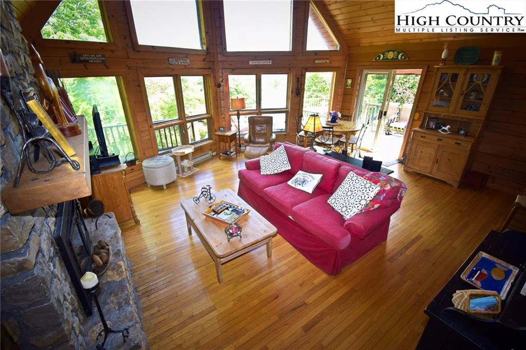 Image number 21 for the current listing