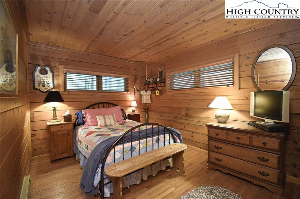 Image number 3 for the current listing
