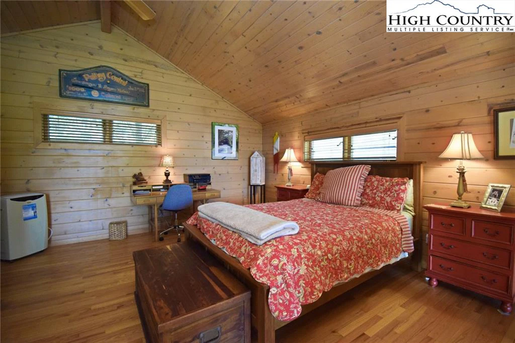 Image number 5 for the current listing