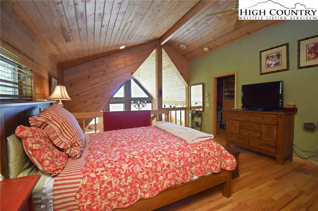 Image number 6 for the current listing