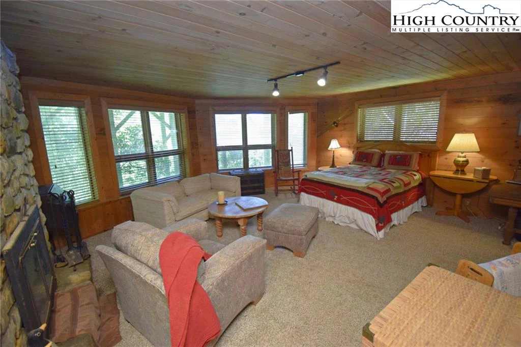 Image number 9 for the current listing