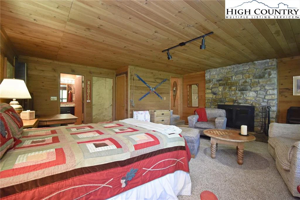 Image number 10 for the current listing