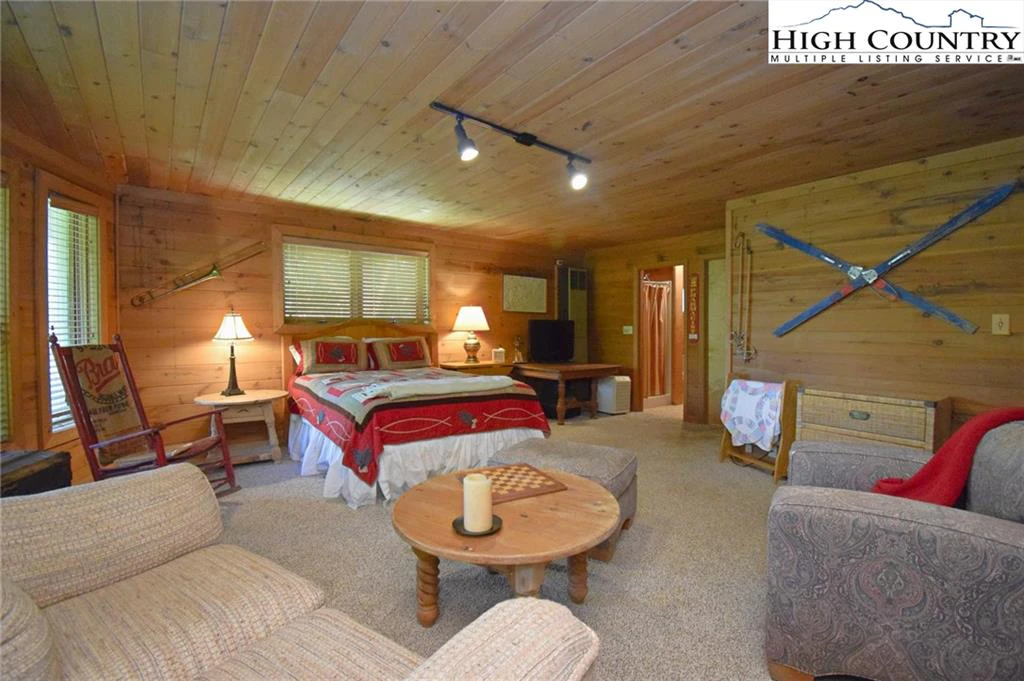 Image number 2 for the current listing