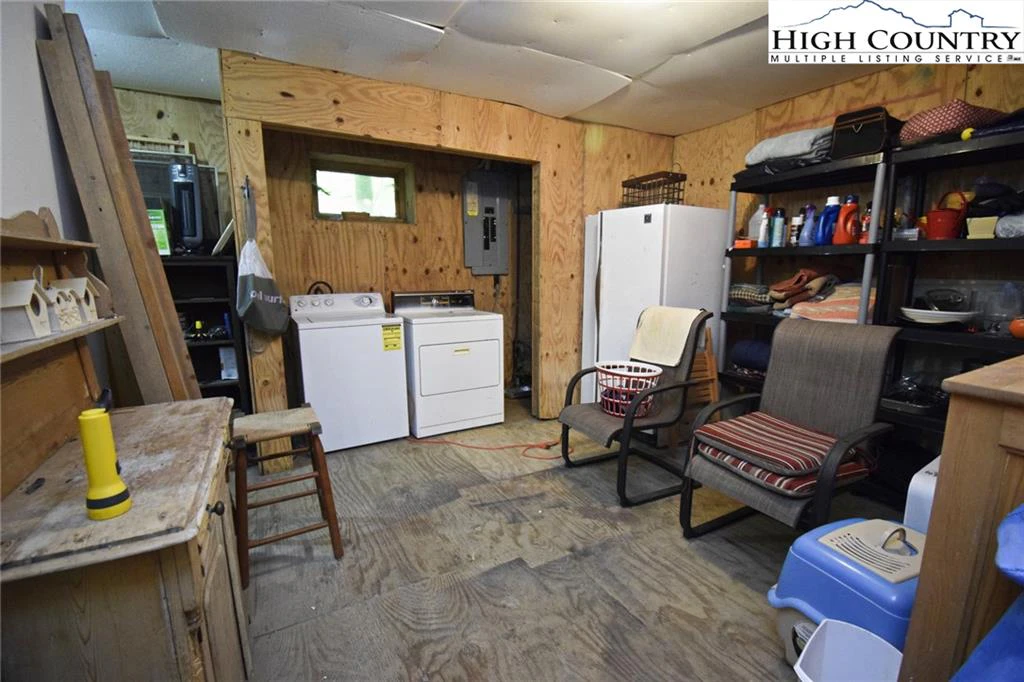 Image number 14 for the current listing