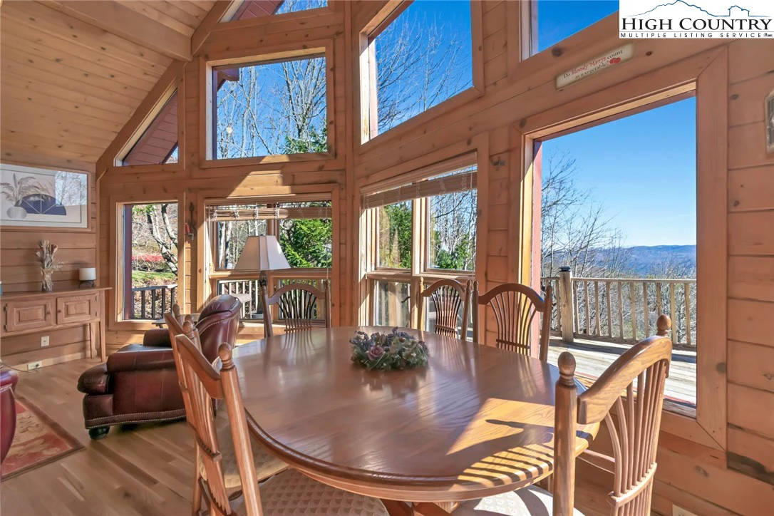 Image number 4 for the current listing