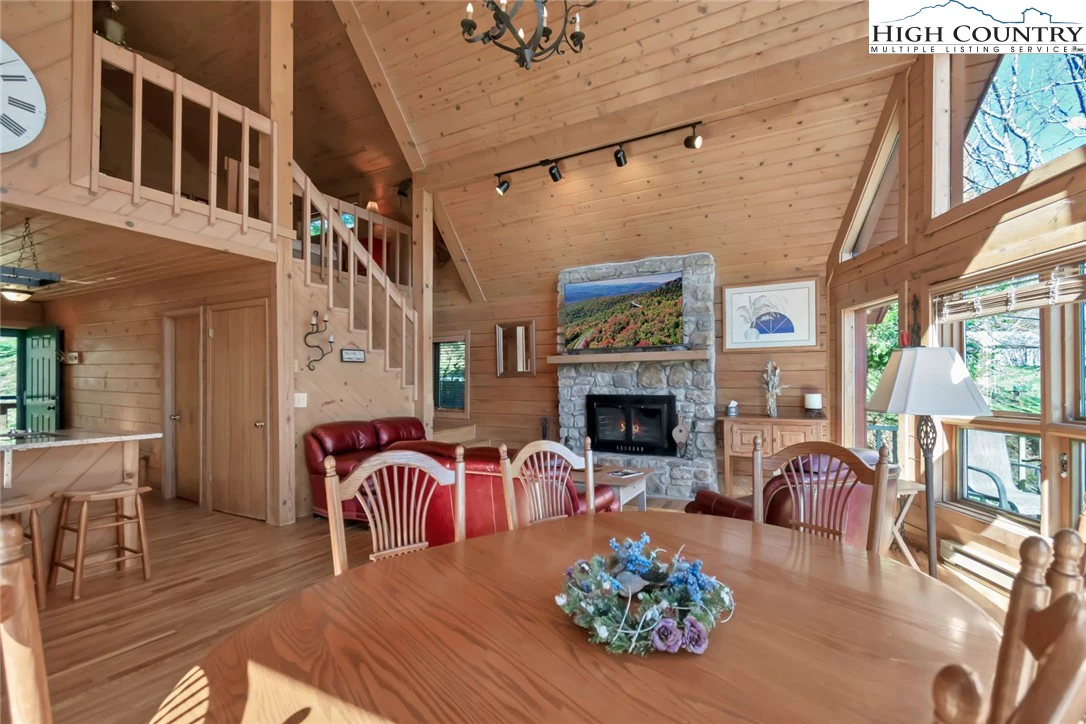 Image number 5 for the current listing