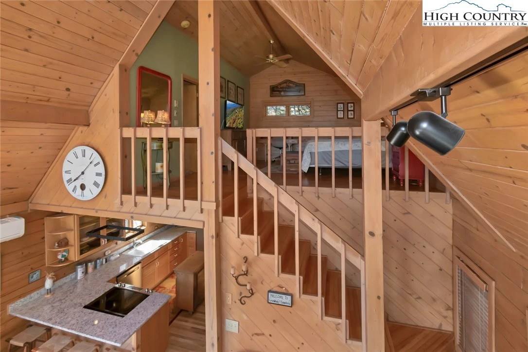 Image number 6 for the current listing