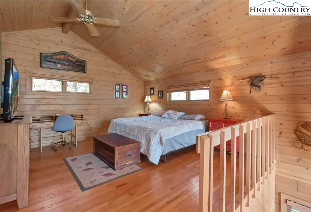 Image number 9 for the current listing
