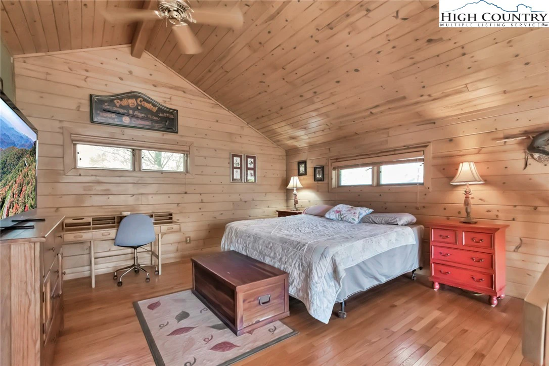 Image number 10 for the current listing