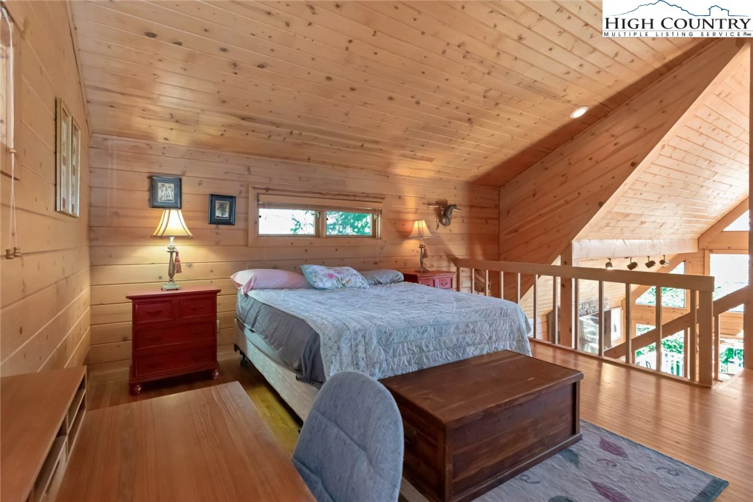 Image number 11 for the current listing