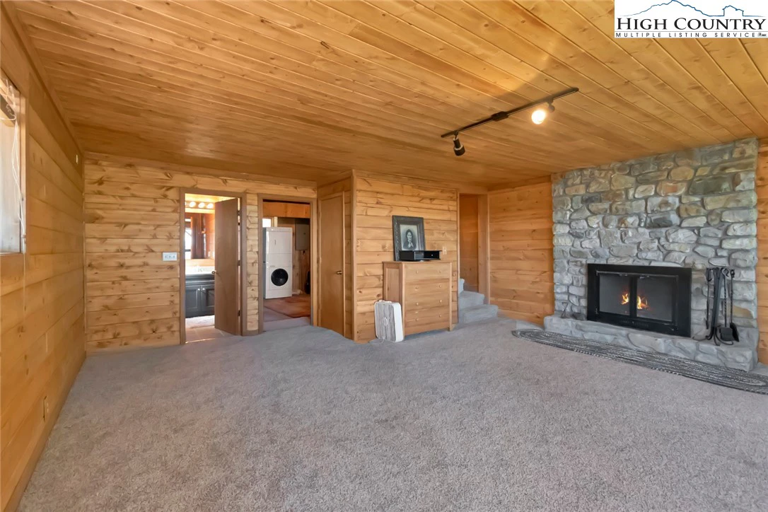 Image number 20 for the current listing