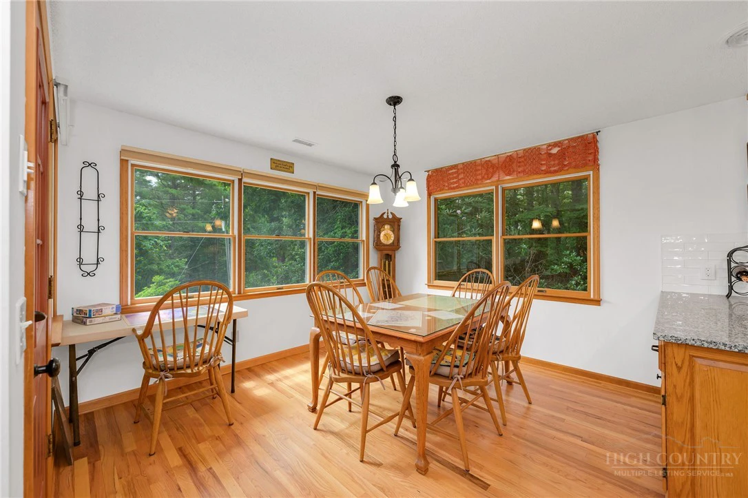 Image number 11 for the current listing
