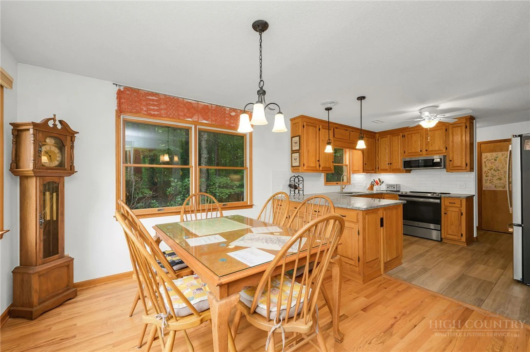 Image number 12 for the current listing