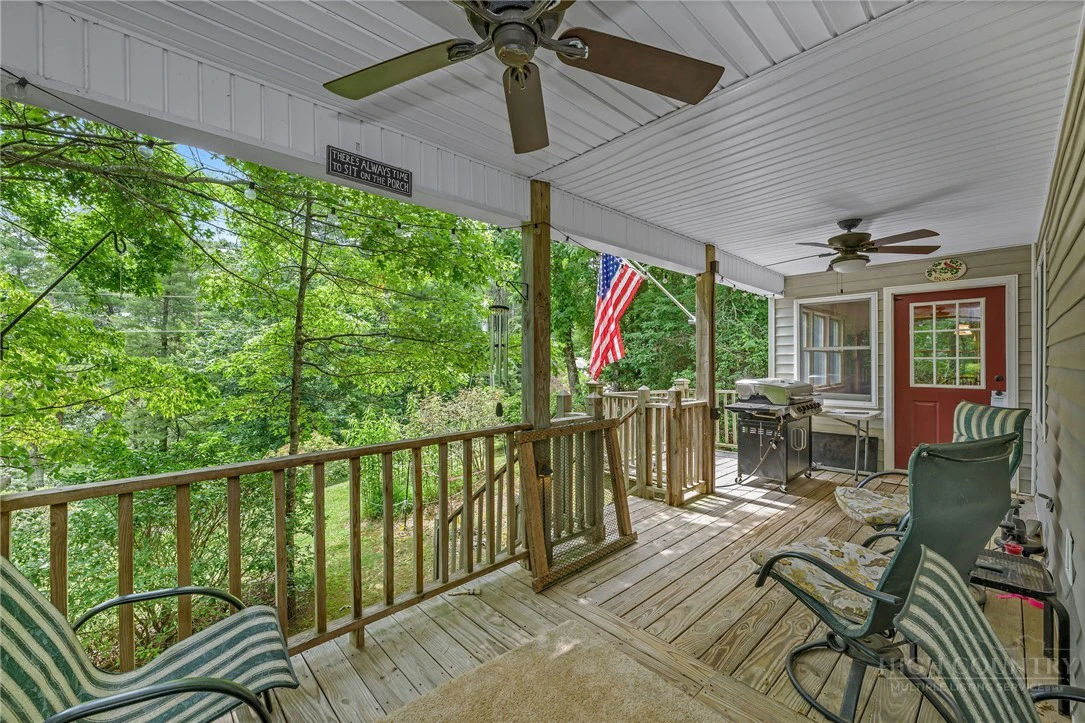 Image number 14 for the current listing