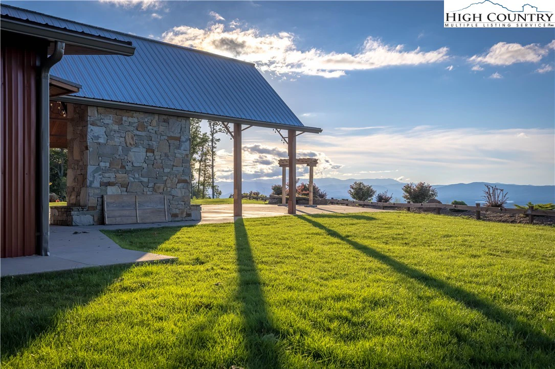 Image number 18 for the current listing