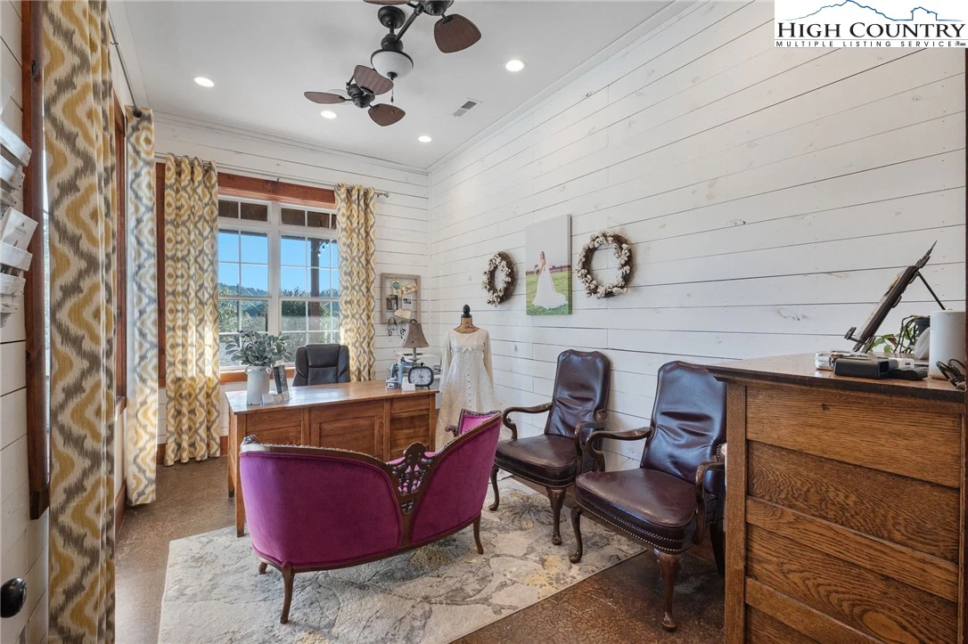 Image number 4 for the current listing