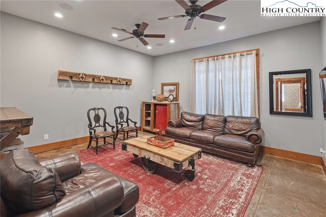 Image number 7 for the current listing