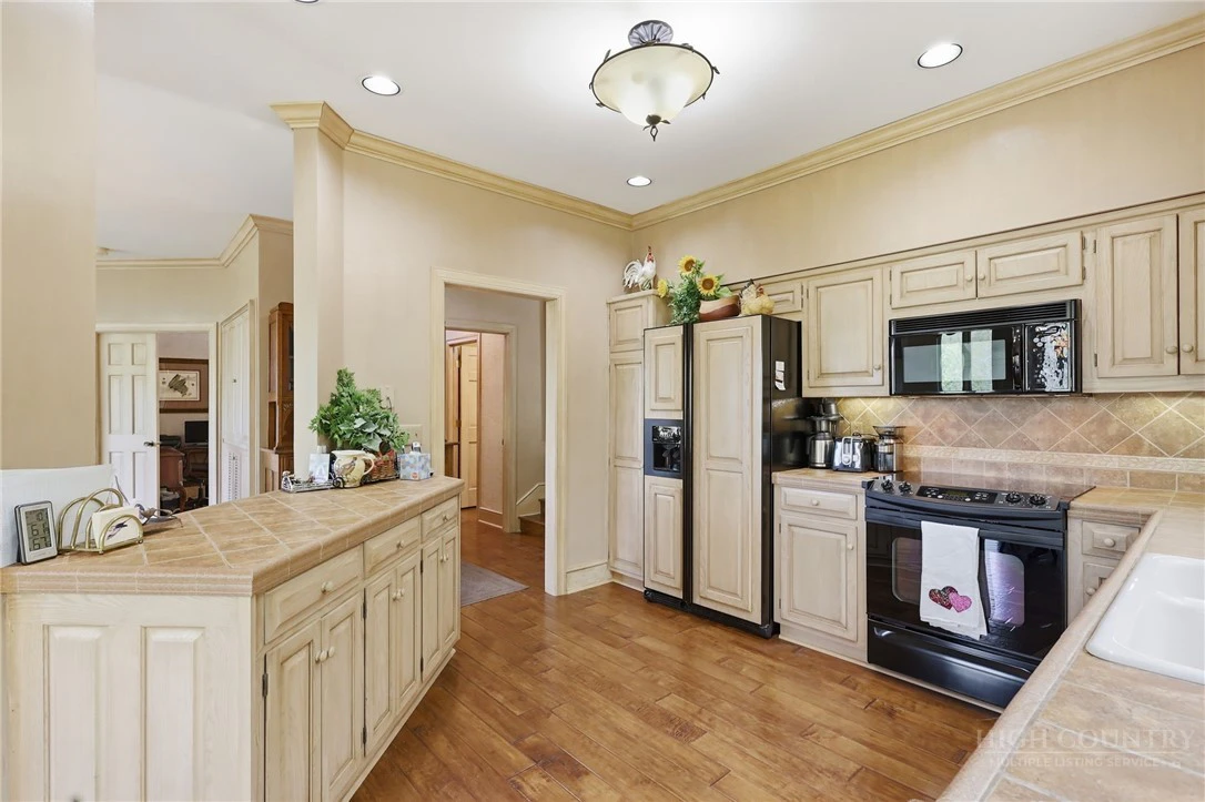 Image number 6 for the current listing