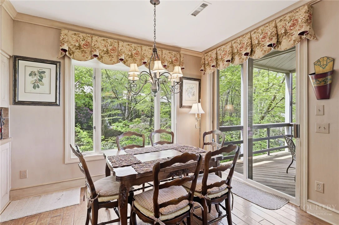Image number 9 for the current listing