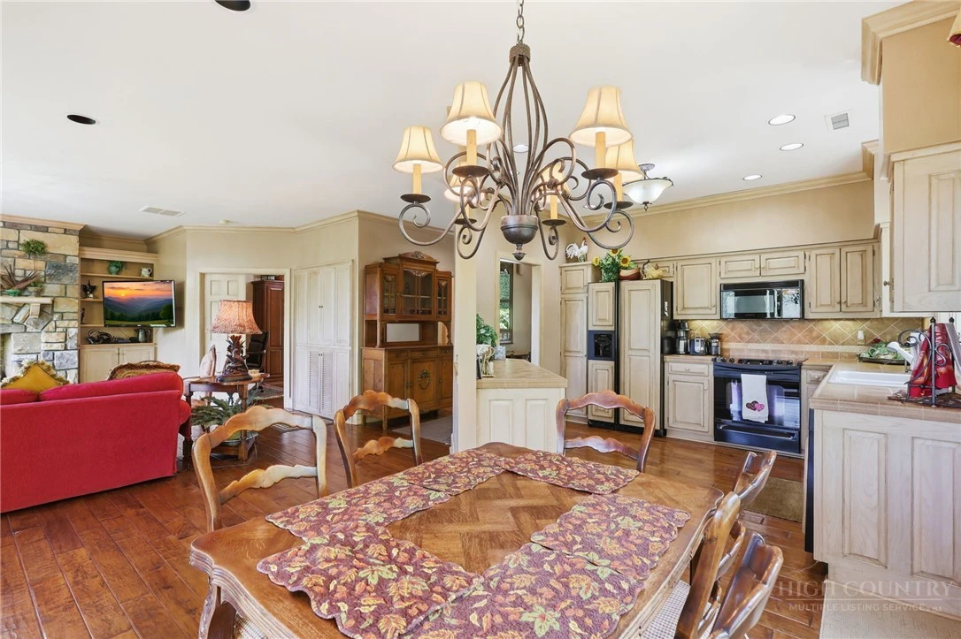 Image number 10 for the current listing