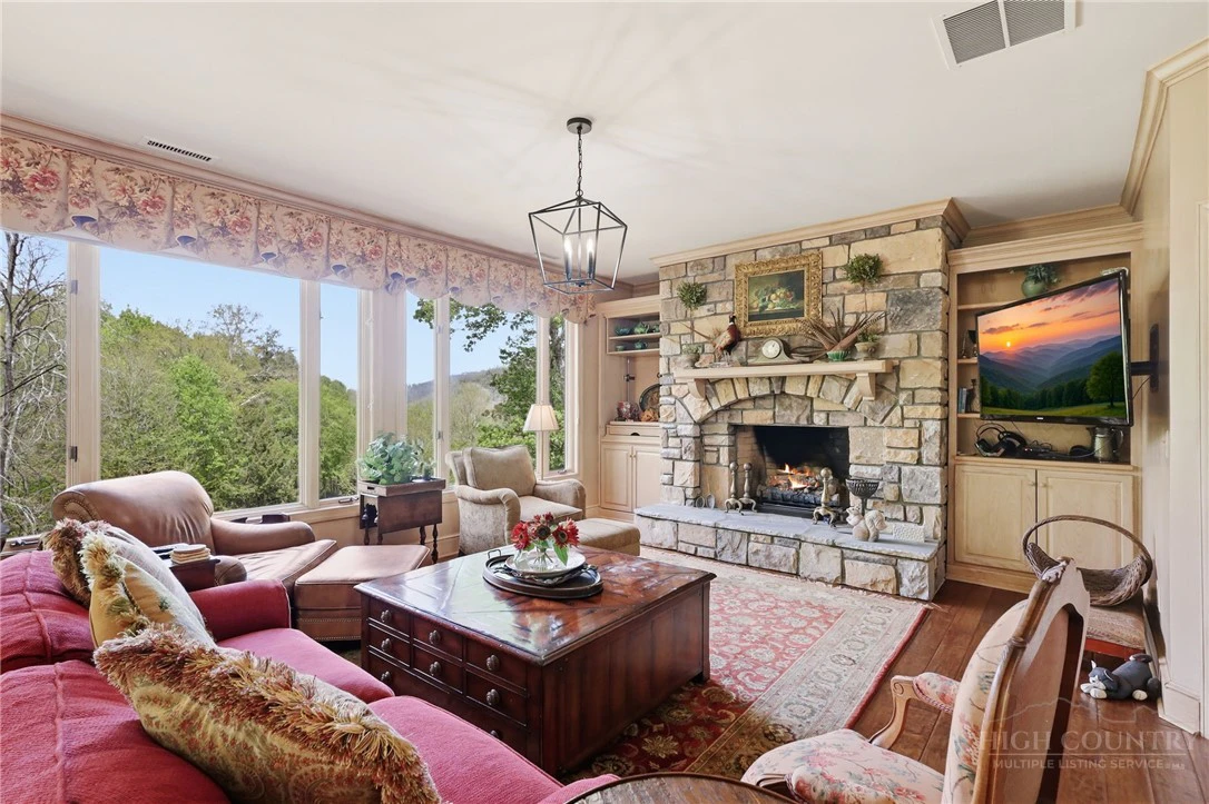 Image number 11 for the current listing