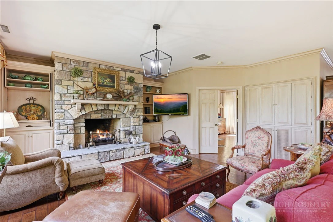 Image number 12 for the current listing