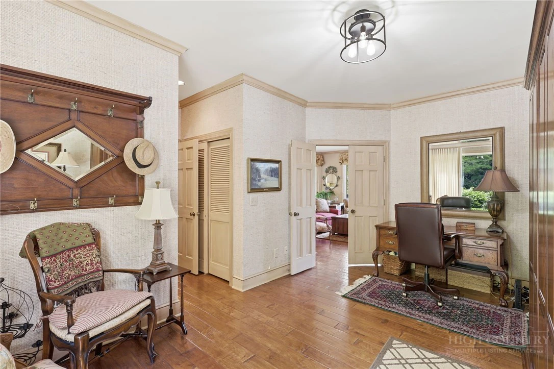 Image number 16 for the current listing