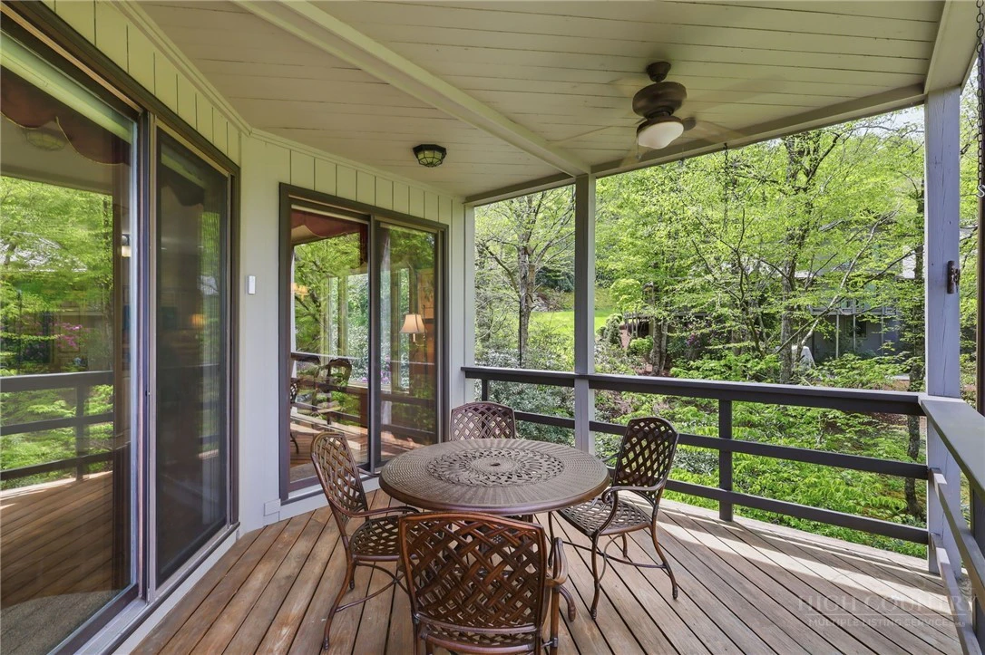 Image number 21 for the current listing