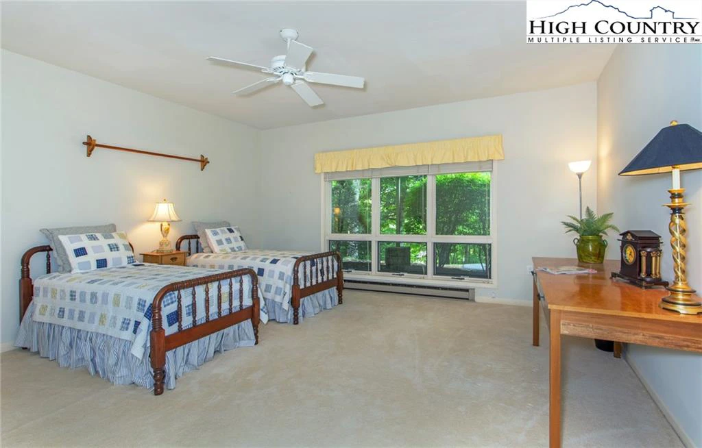 Image number 2 for the current listing