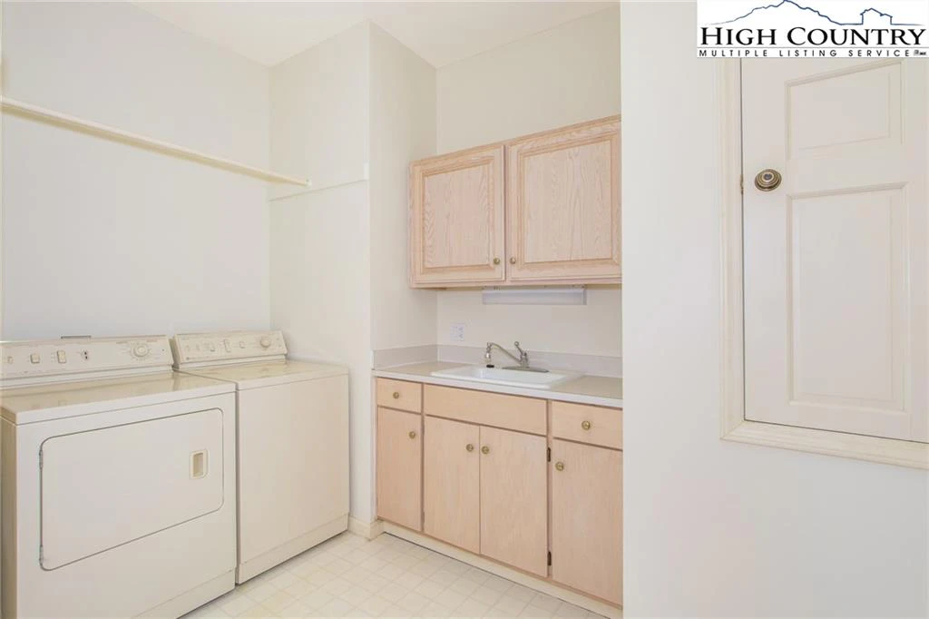 Image number 14 for the current listing