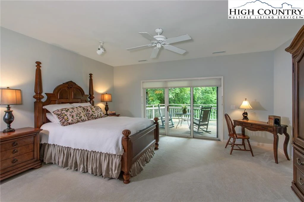Image number 19 for the current listing
